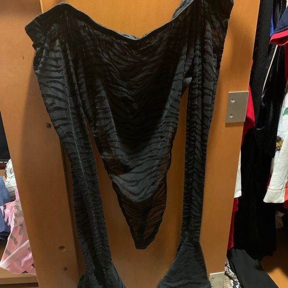 Two piece set - Picture 2 of 4